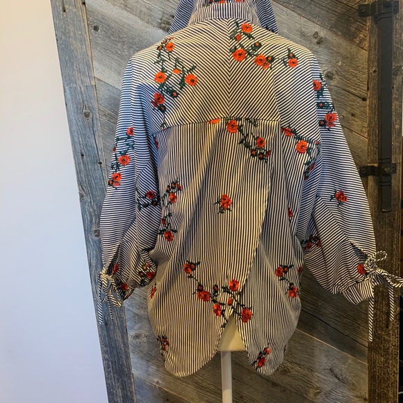 Collective Concepts Embroidered Top - Picture 3 of 8